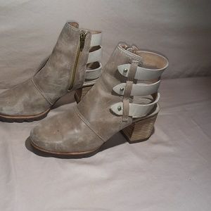 Sorel 6.5 open back/ shoe bootie